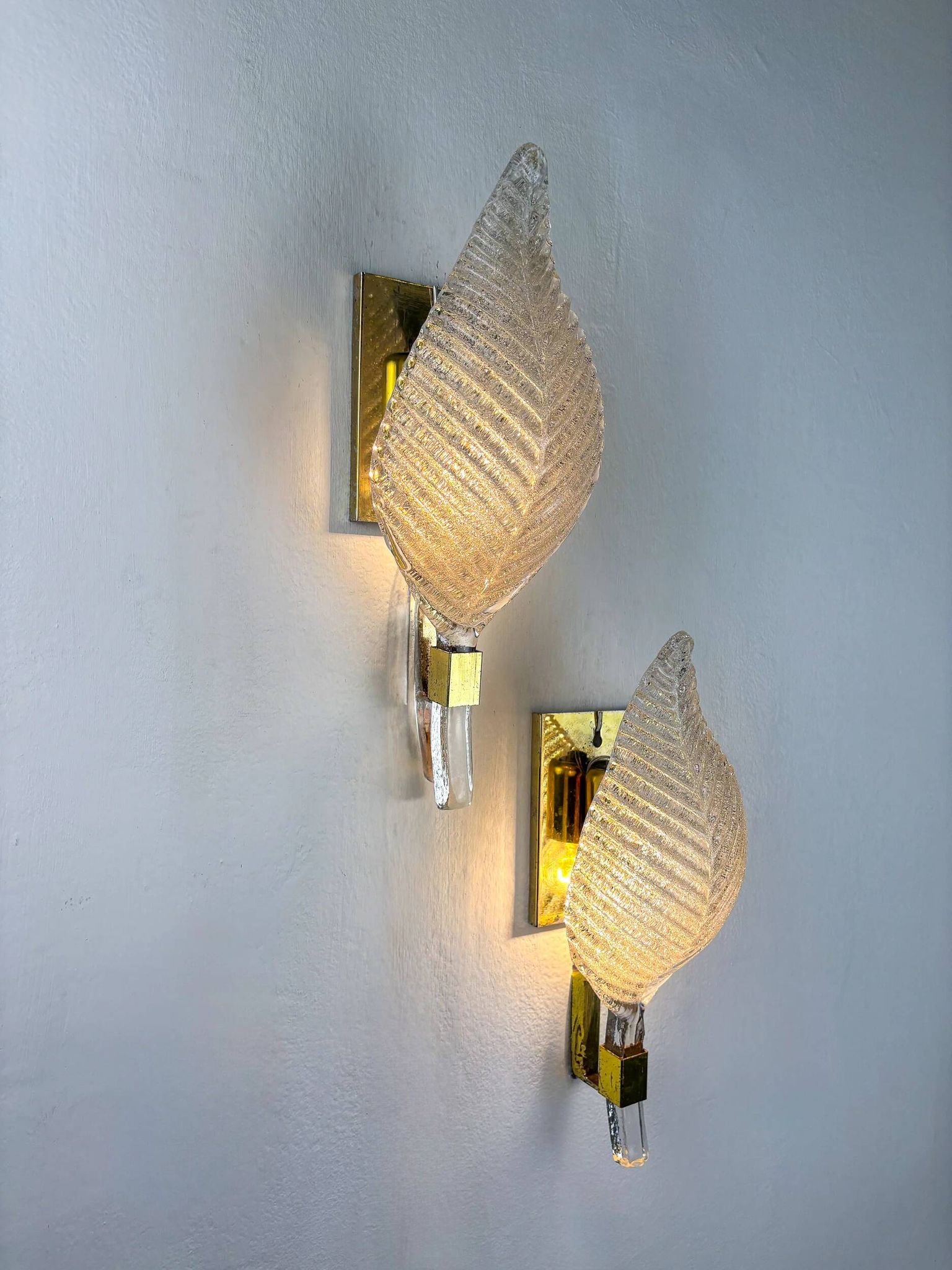 Pair of leaf-shaped wall sconces by Barovier & Toso, Murano glass, Italy 1950s