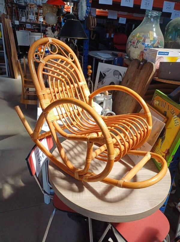 Fauteuil à bascule / Rocking-chair enfant vintage en rotin