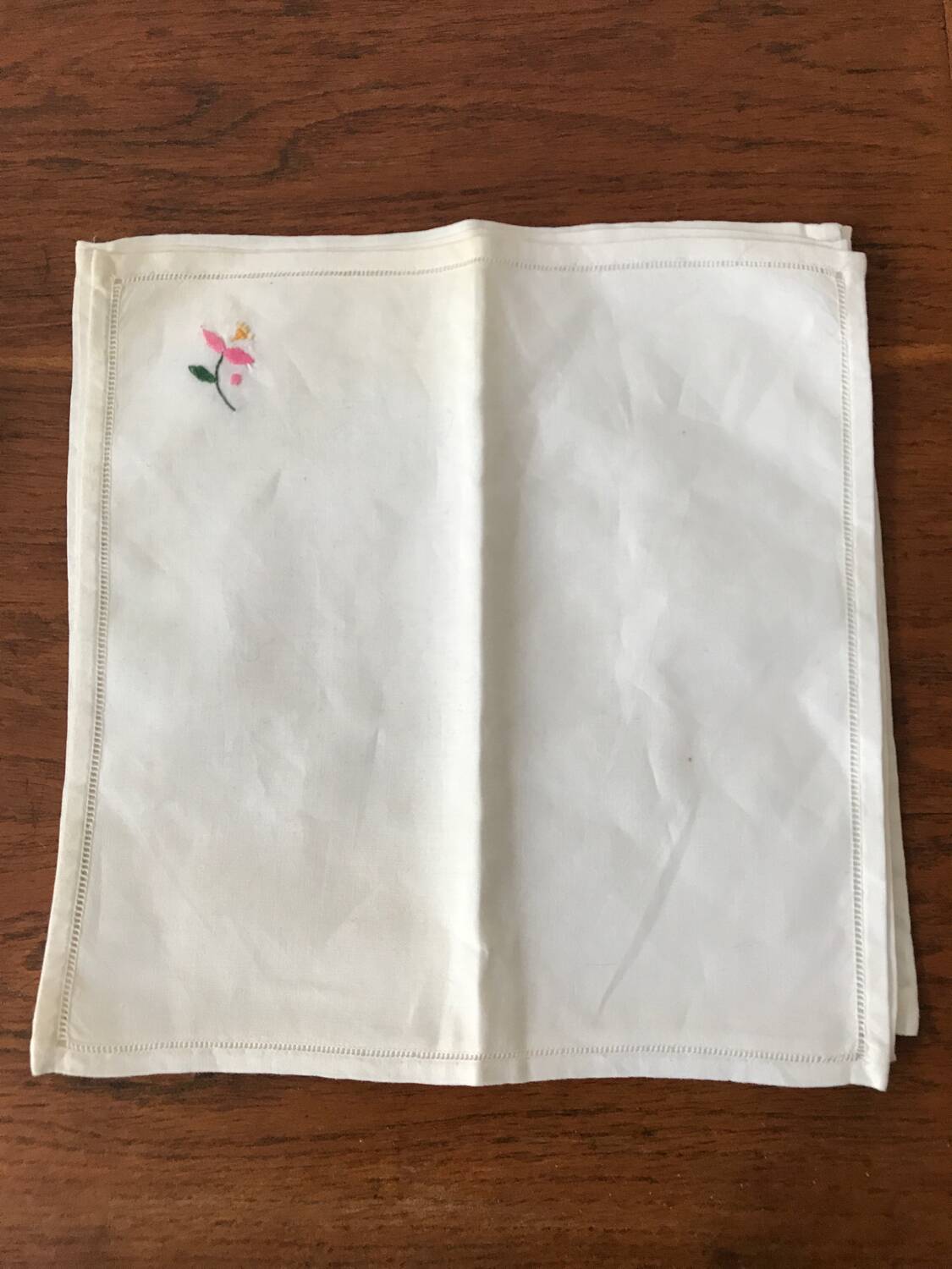 Set of embroidered napkins