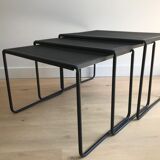 3 tables gigognes en tôle perforée et acier laqué noir années 80