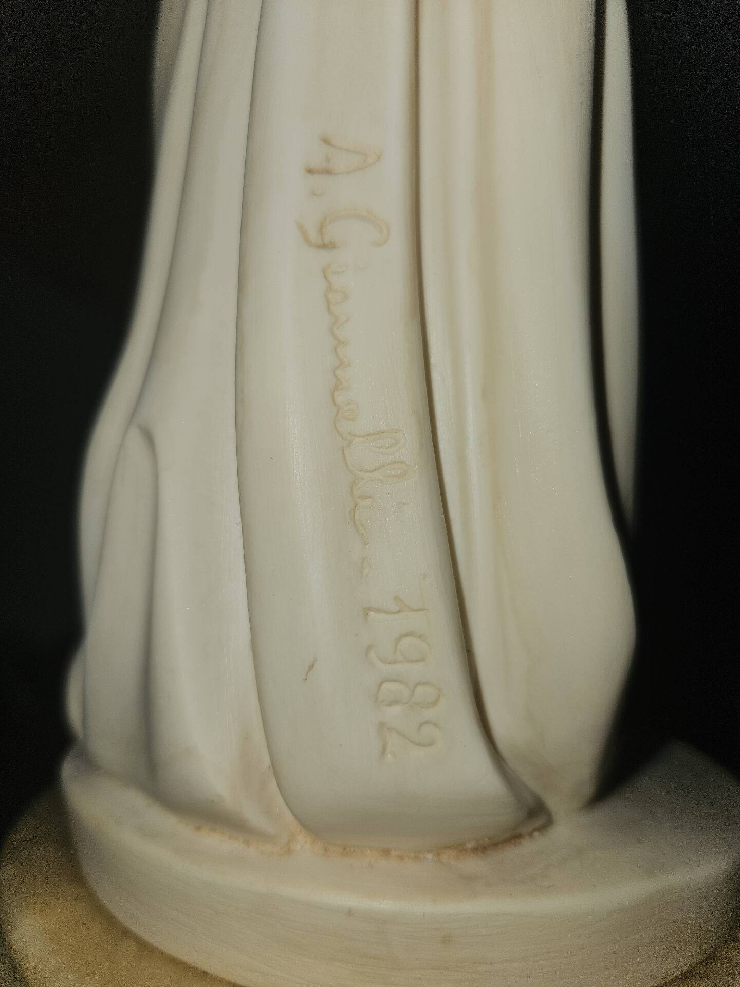 Title: Dancer Statue with Veil – A. Giannelli 1982 – Alabaster  
Description