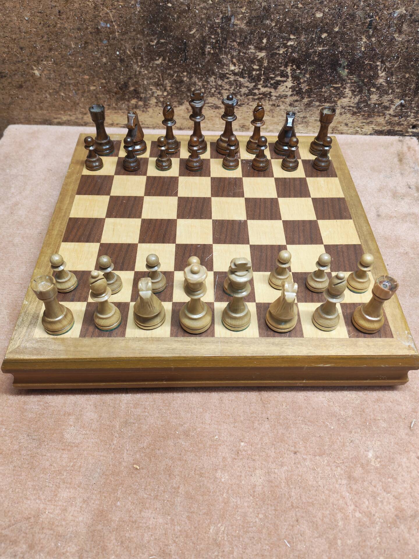 Jeu d'échecs en bois noble vintage 