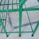 etagére staircase with metal plants