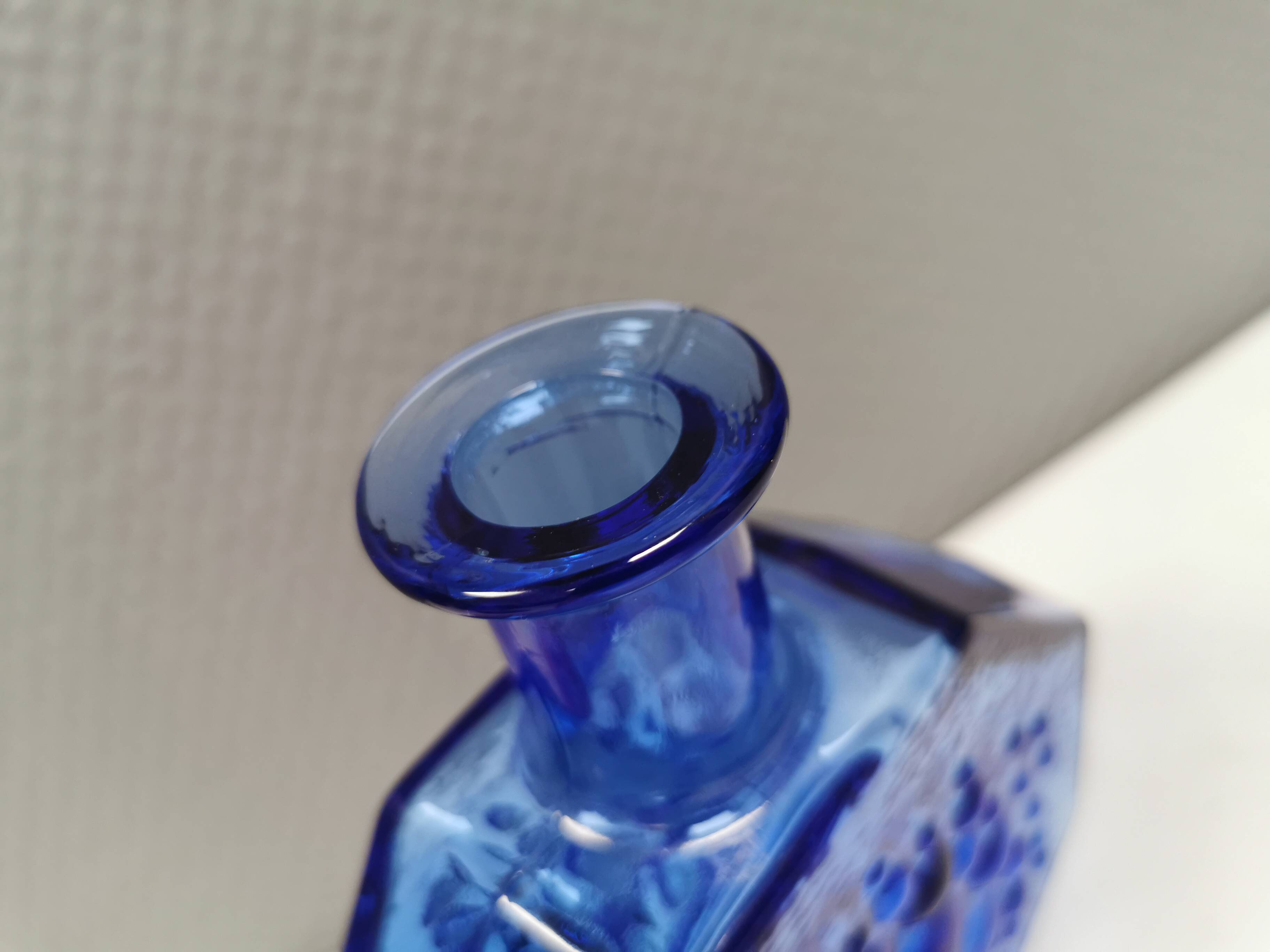 Blue glass vase from Riihimäen Lasi Finland, by Nanny Still.
