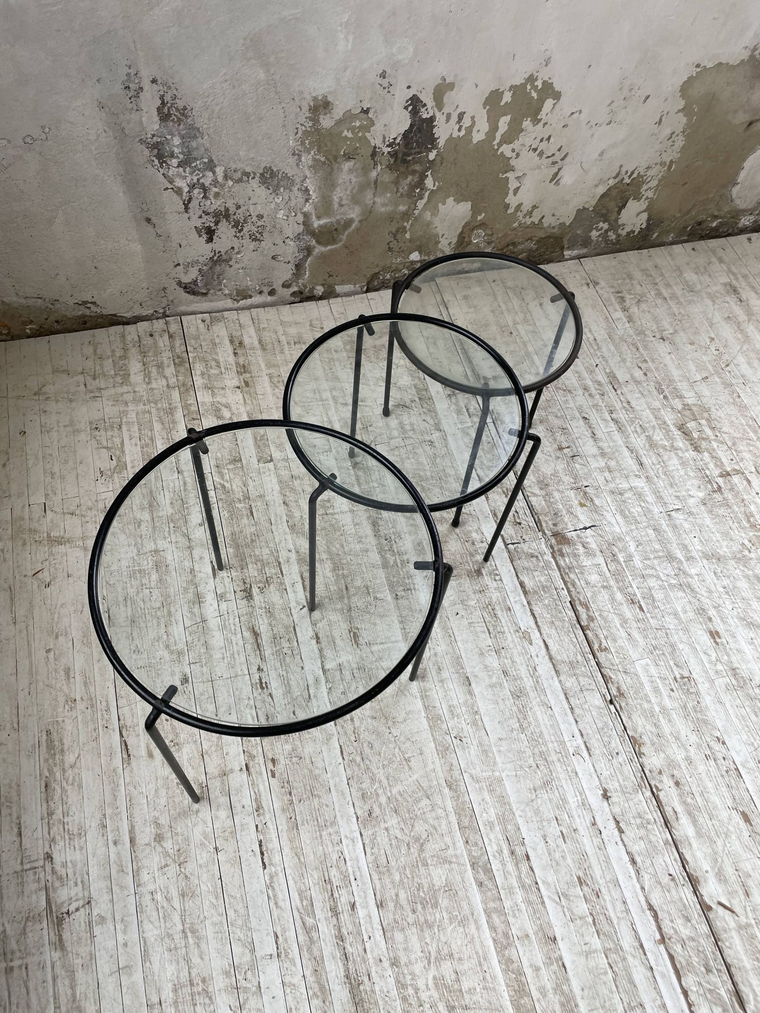 Tables basses gigogne métal et verre années 50