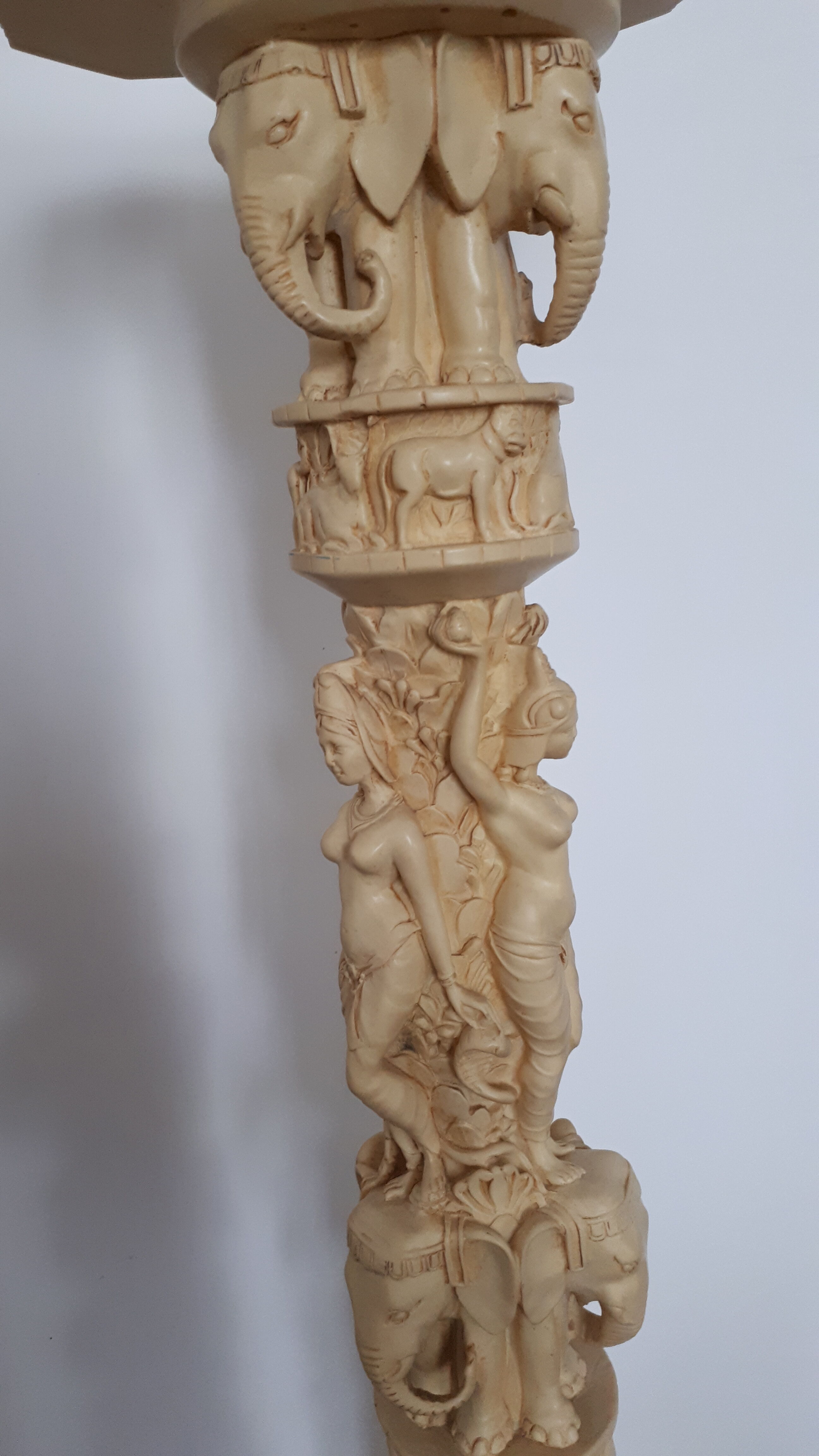 Selette Indochinese sculpted column