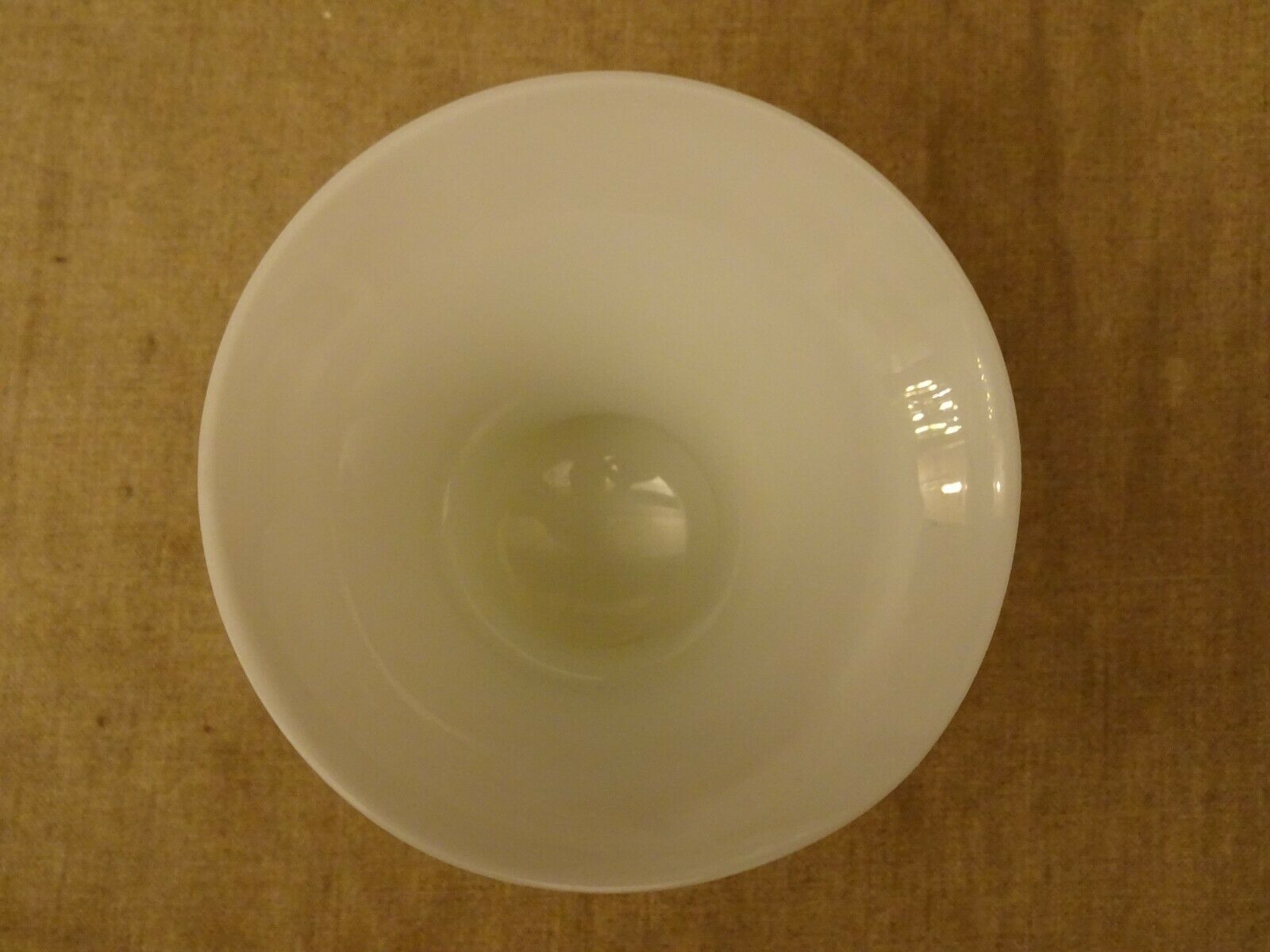 Vase in white opaline shape medici vintage 80's