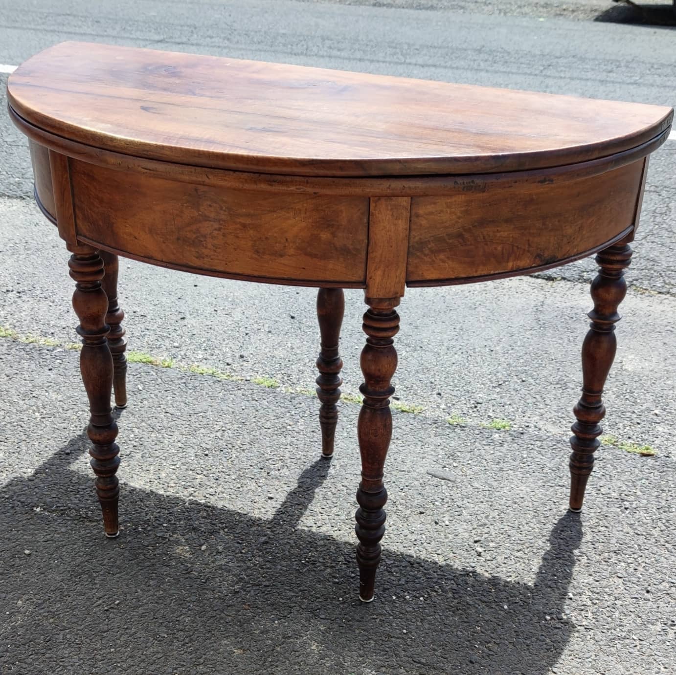 Half-moon console table in solid walnut