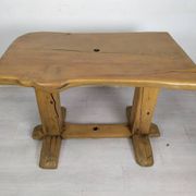 Table extérieur brutaliste