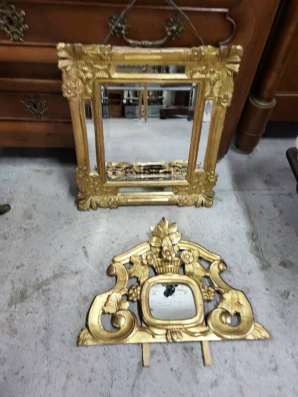 GILT WOODEN GLASS MIRROR FROM THE LATE 18TH CENTURY