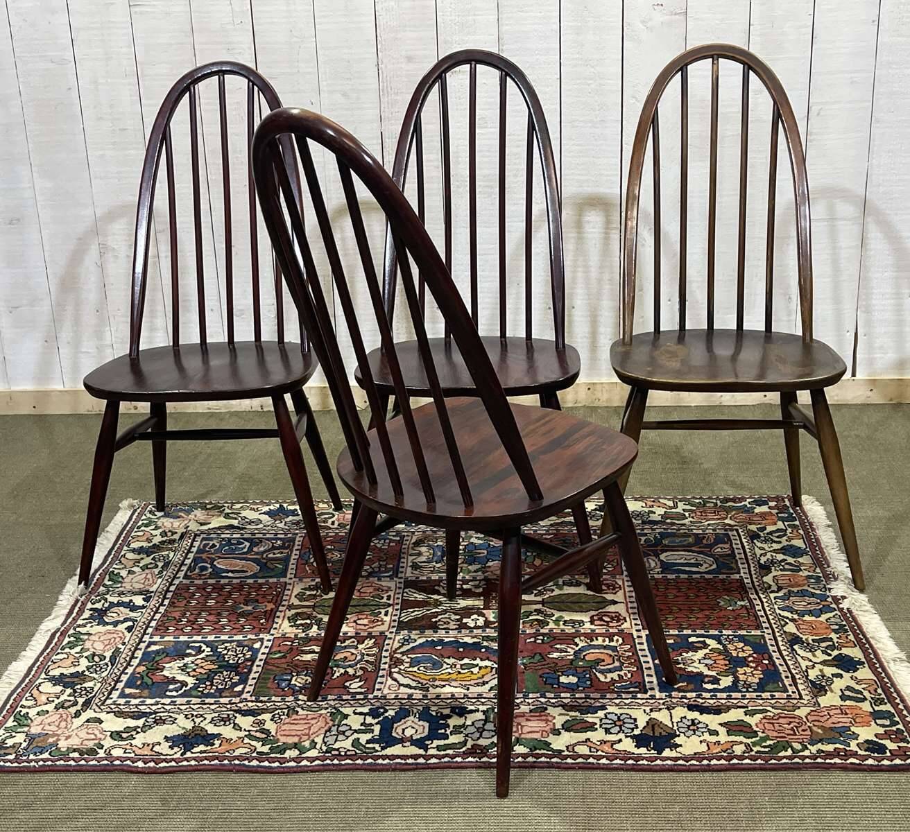 Suite de 4 chaises en orme ercol des années 1970