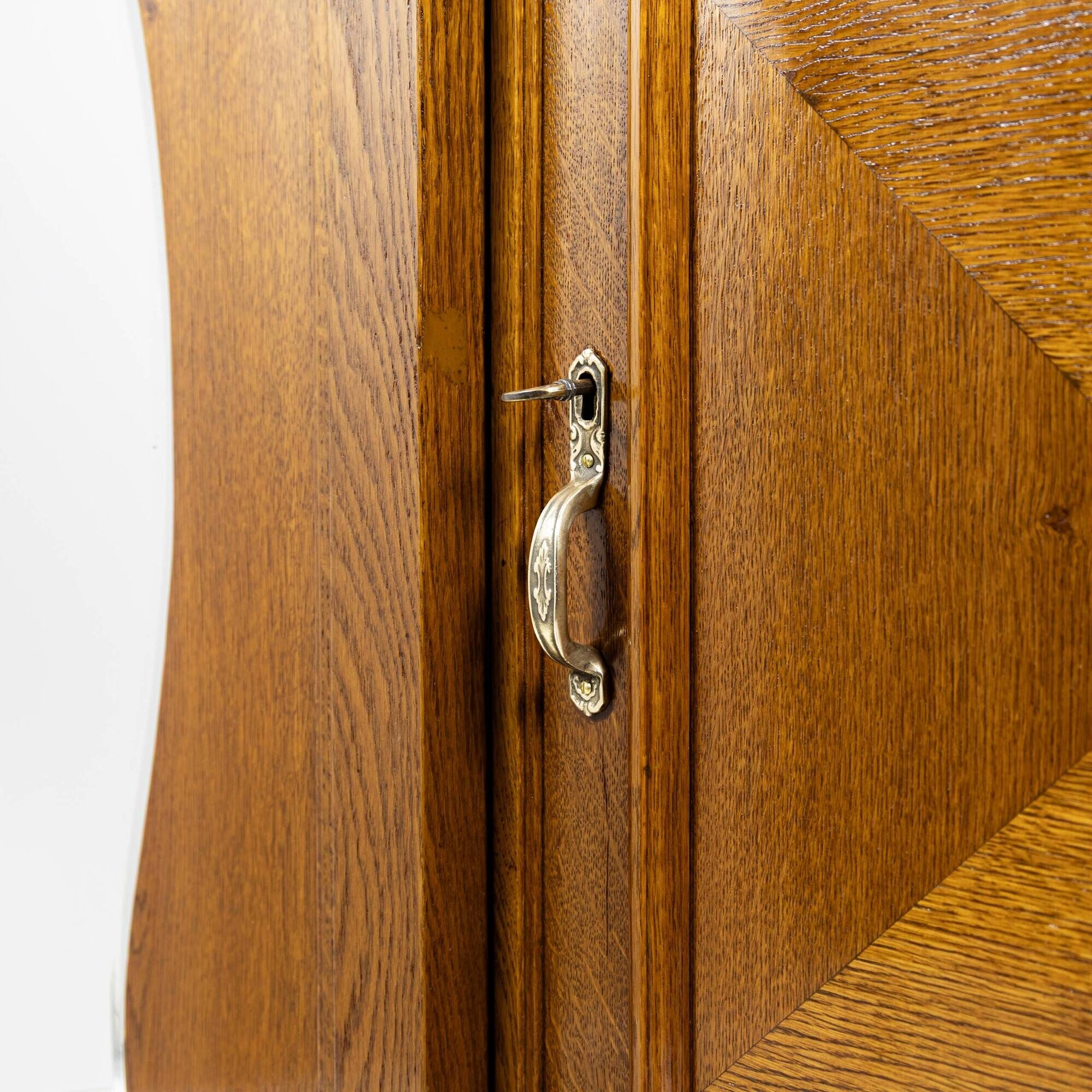 Grande armoire trois portes en chêne - Interguerre 1920-1939