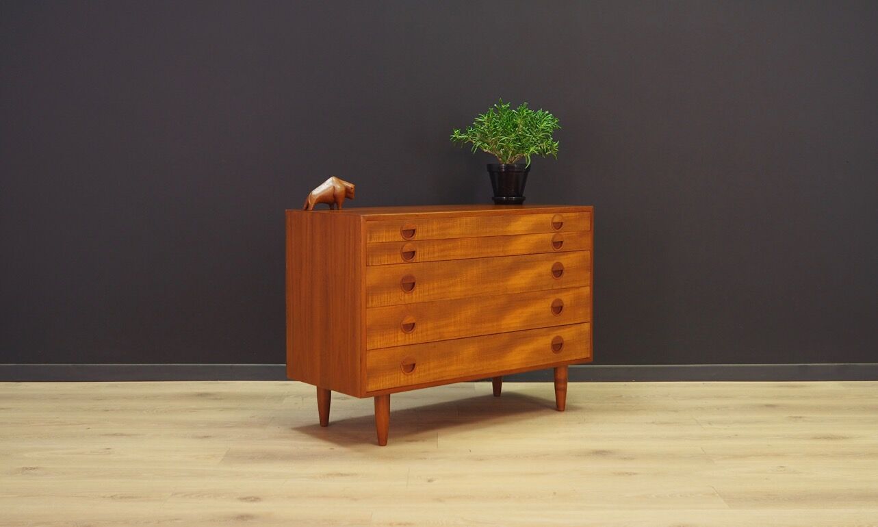 Classic chest of drawers