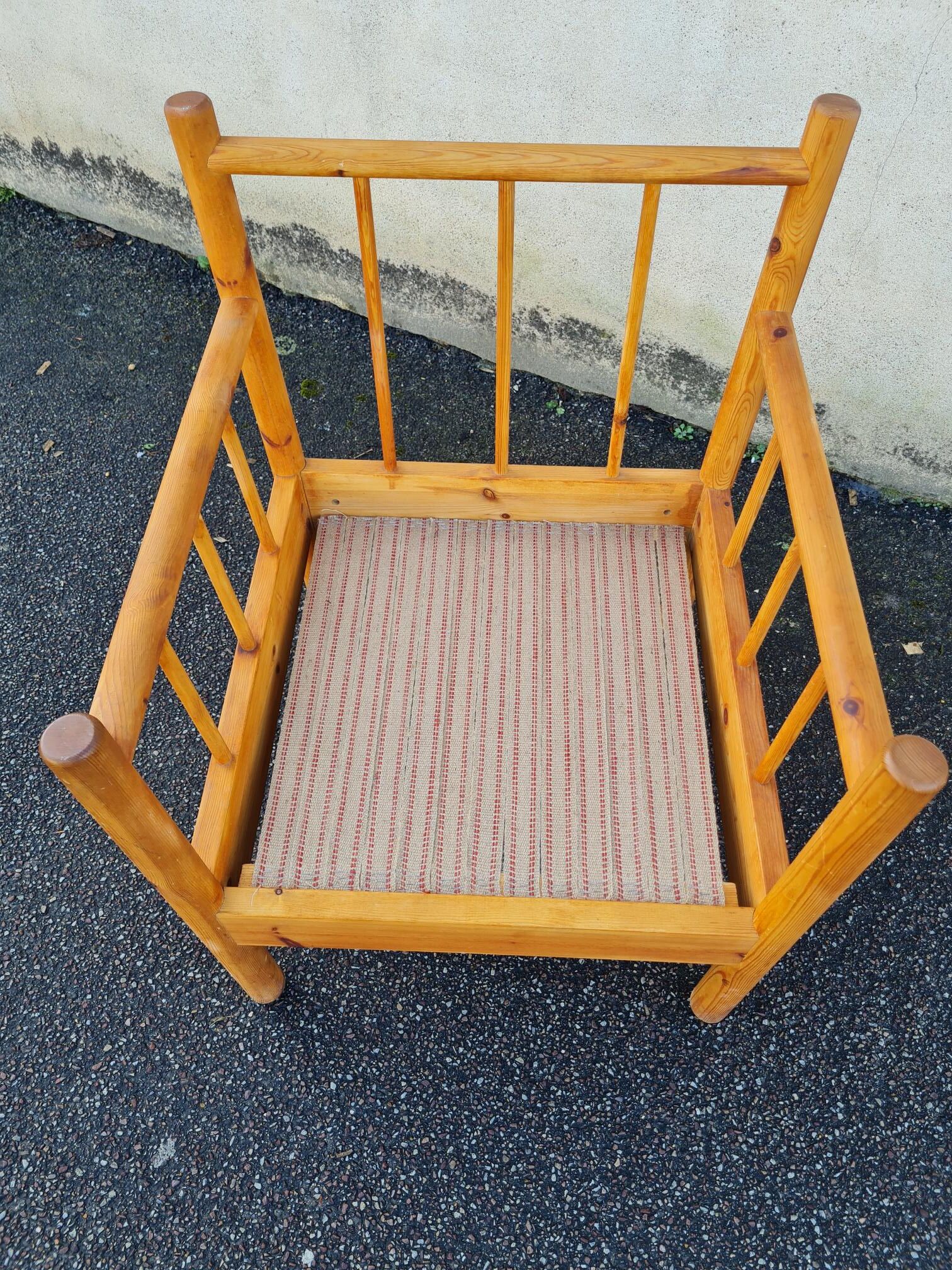 Armchair in pine and vichy fabric