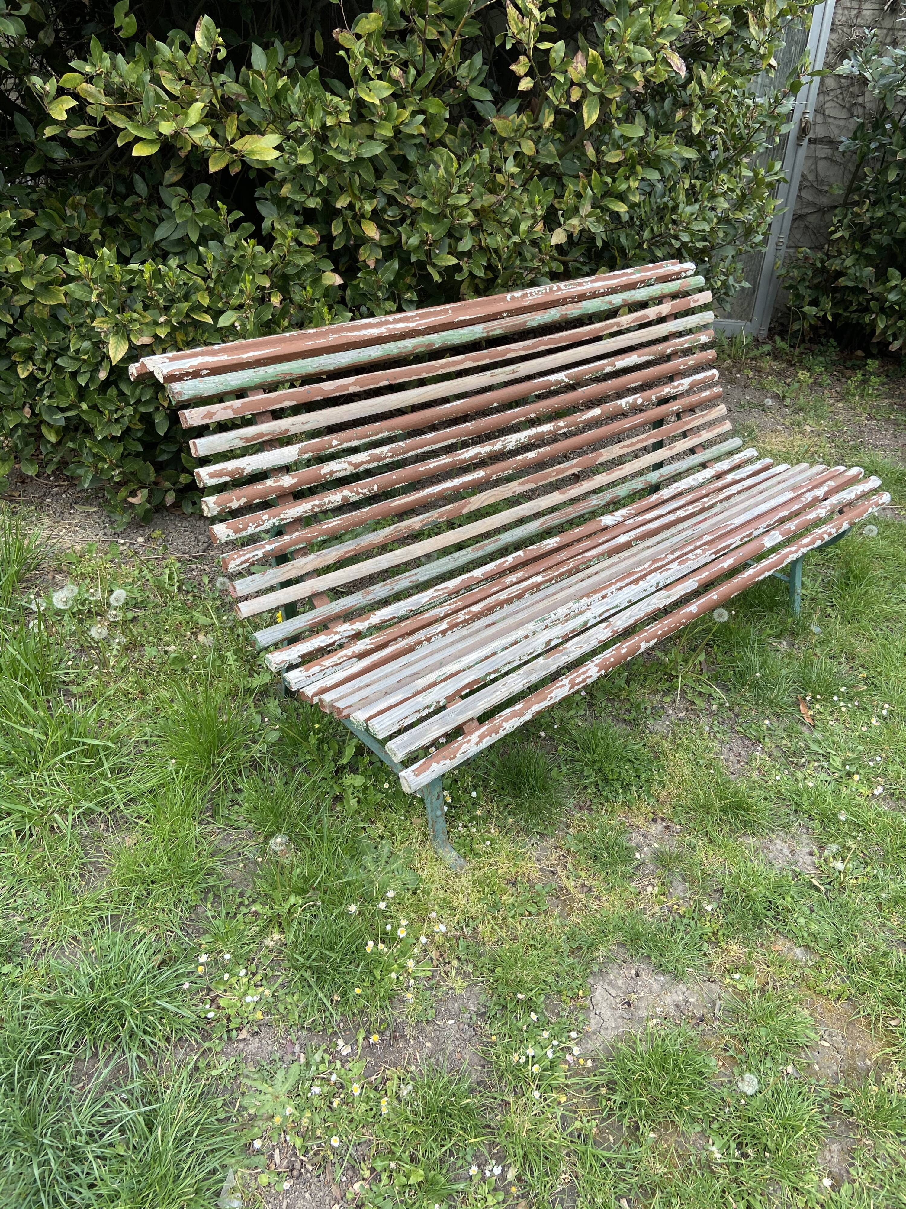 Banc de jardin parisien ancien en fer forgé et bois
