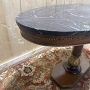 Oval Empire-style gueridon in walnut and marble.