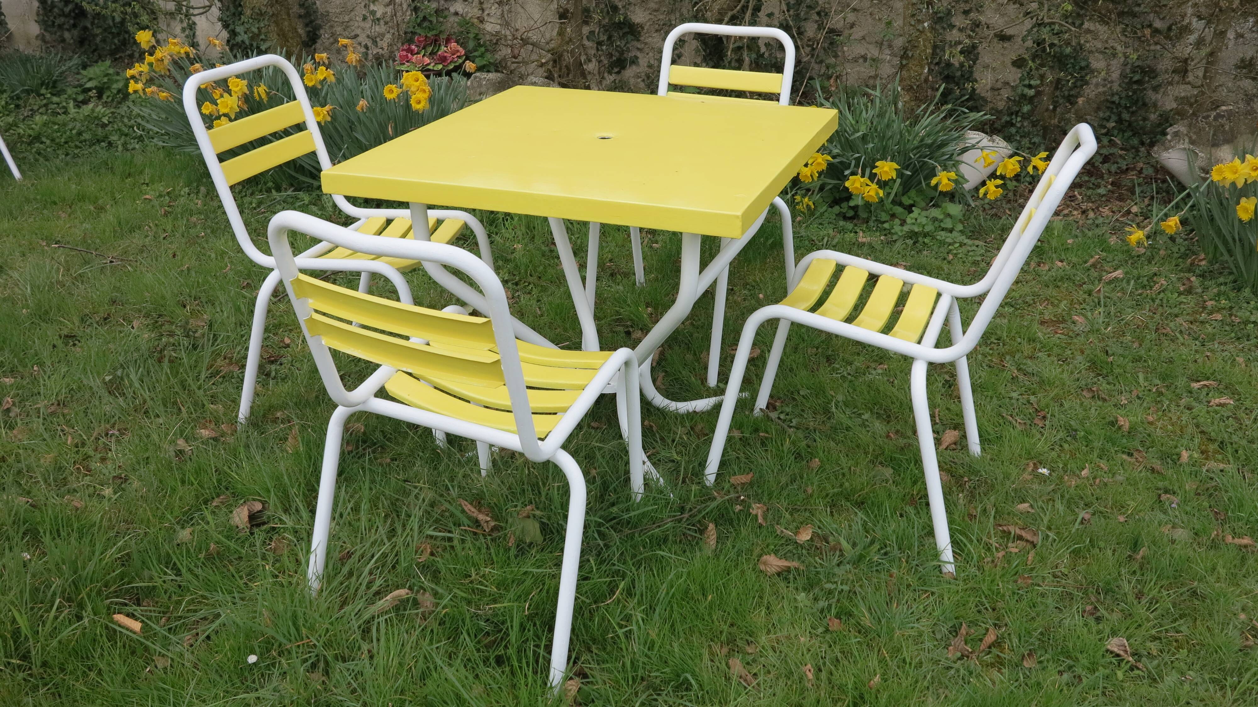 set of table and 4 chairs for garden or terrace in painted metal