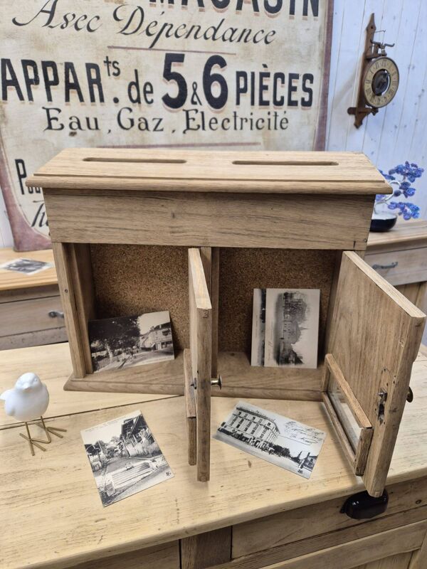 Ancien bloc boîtes aux lettres