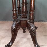 Gureridon in 19th century marquetry