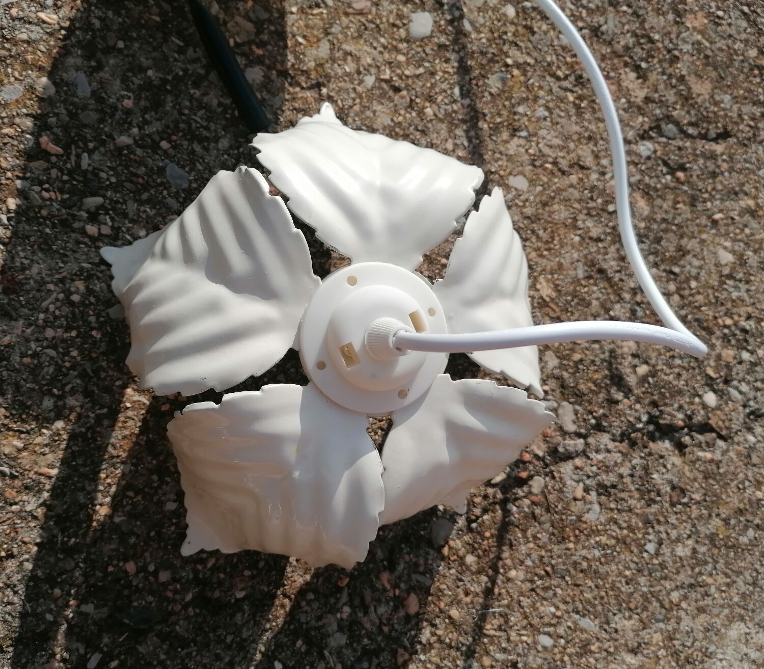 Suspension fleur en métal