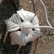 Metal flower pendant lamp