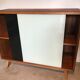 Buffet vitrine vintage pieds compas portes coulissantes