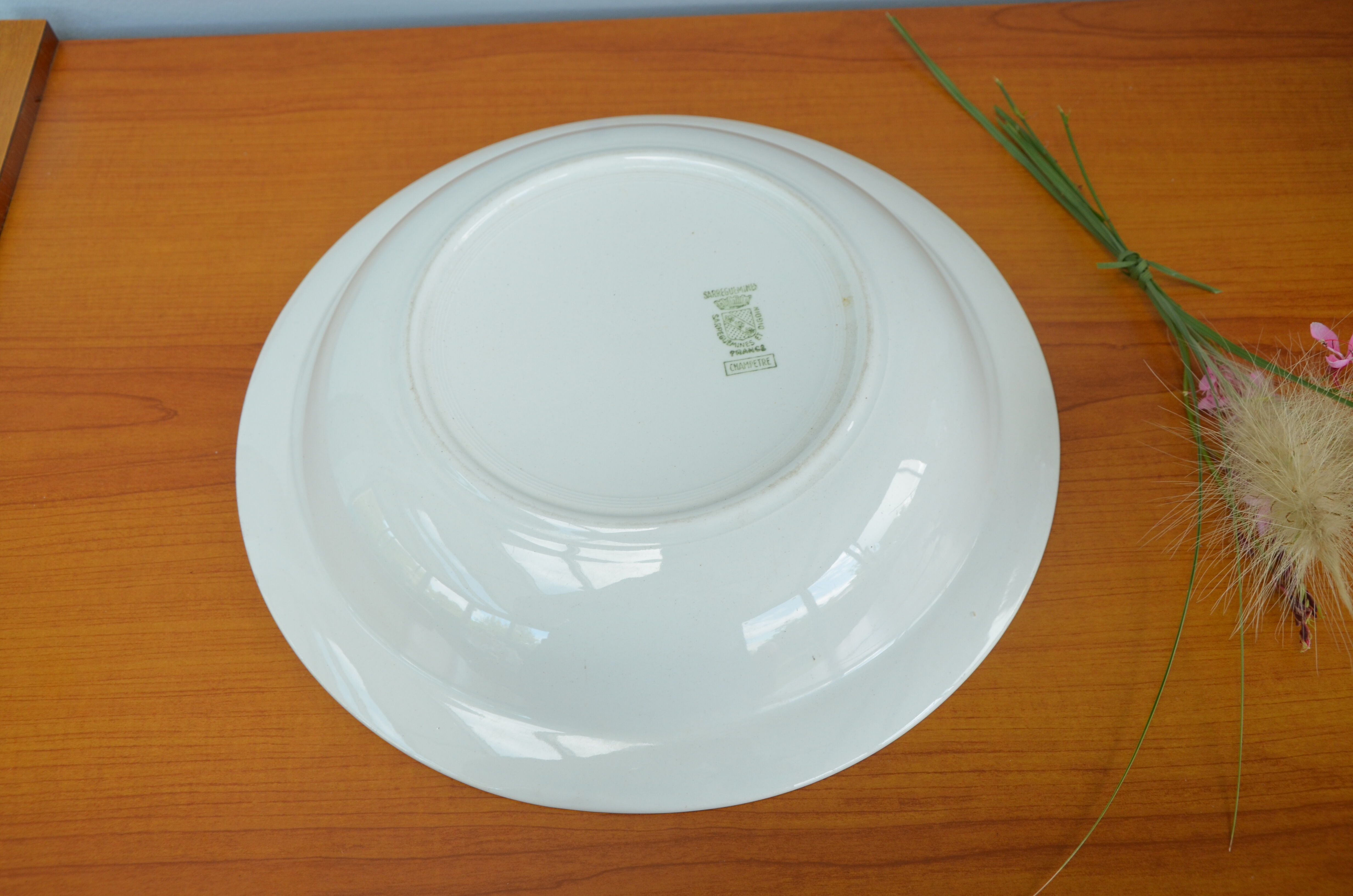 Sarregemines hollow serving dish from the Champêtre collection