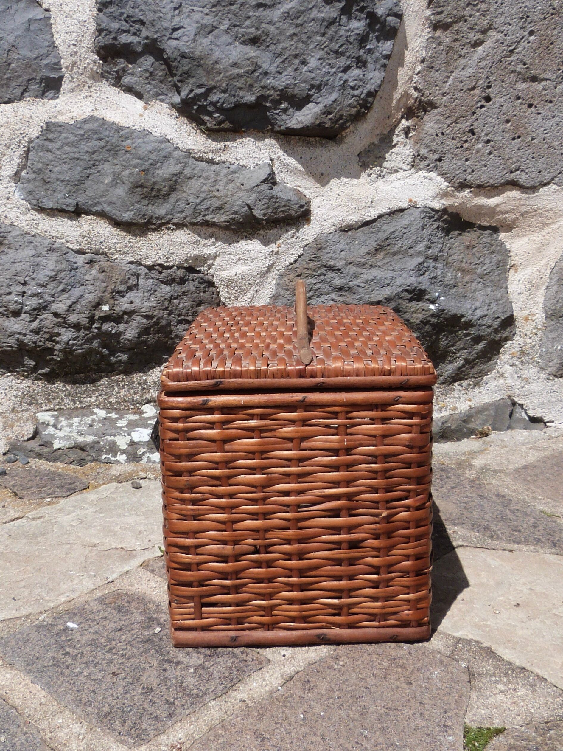 Wicker basket with padlock
