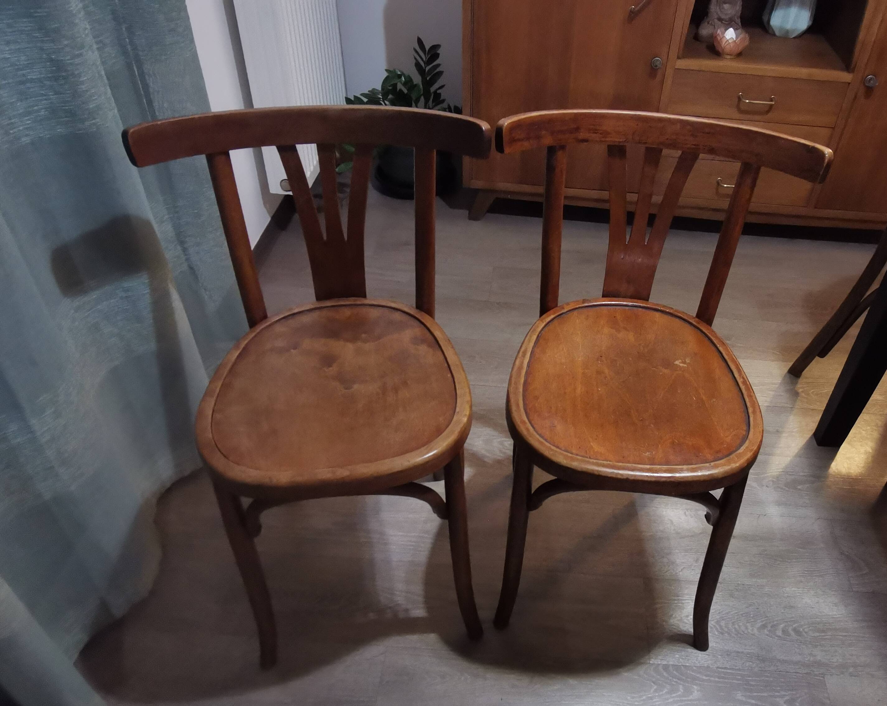 Lot of bistro chairs