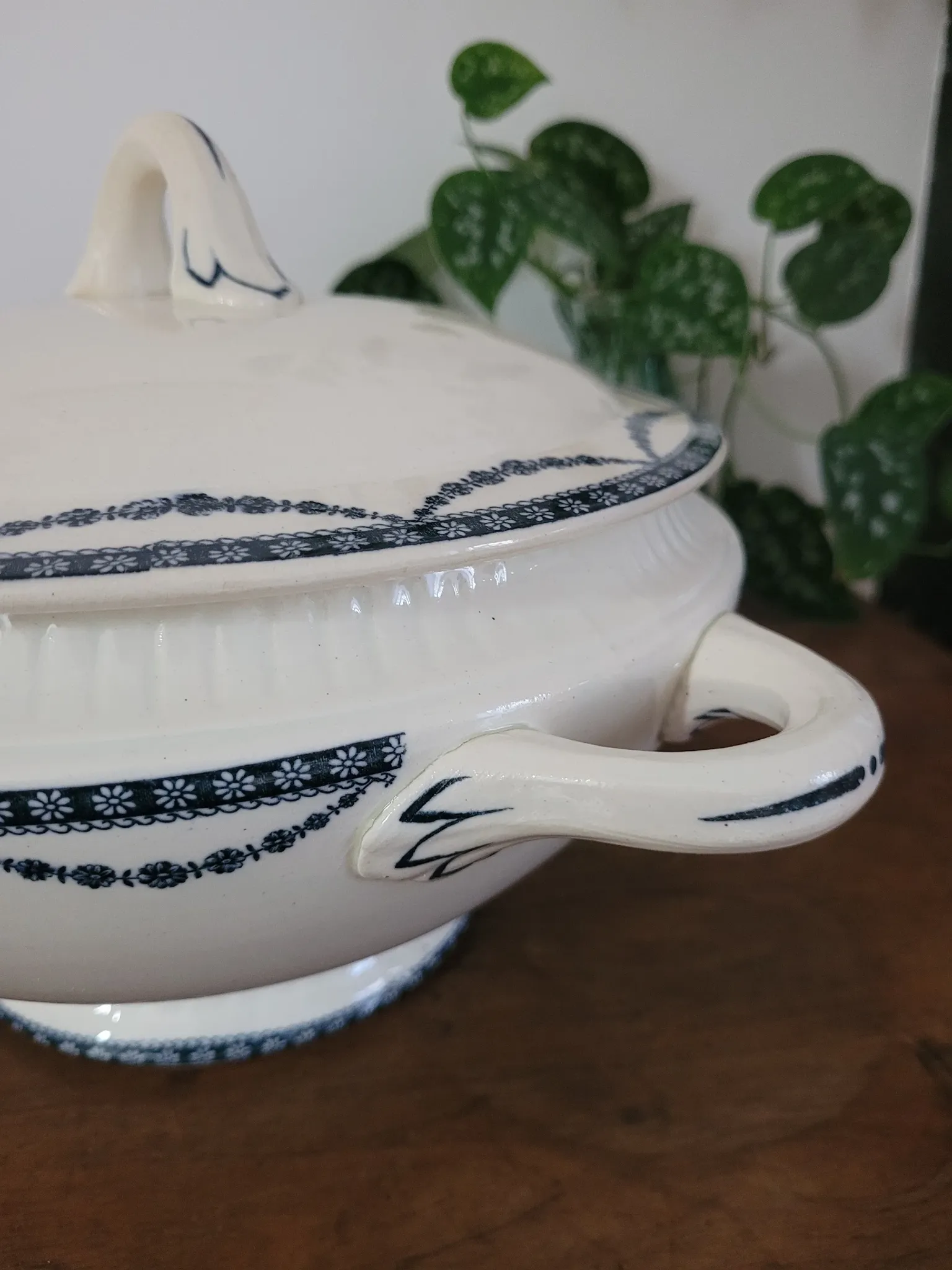 Ironstone soup tureen Vincennes Salins