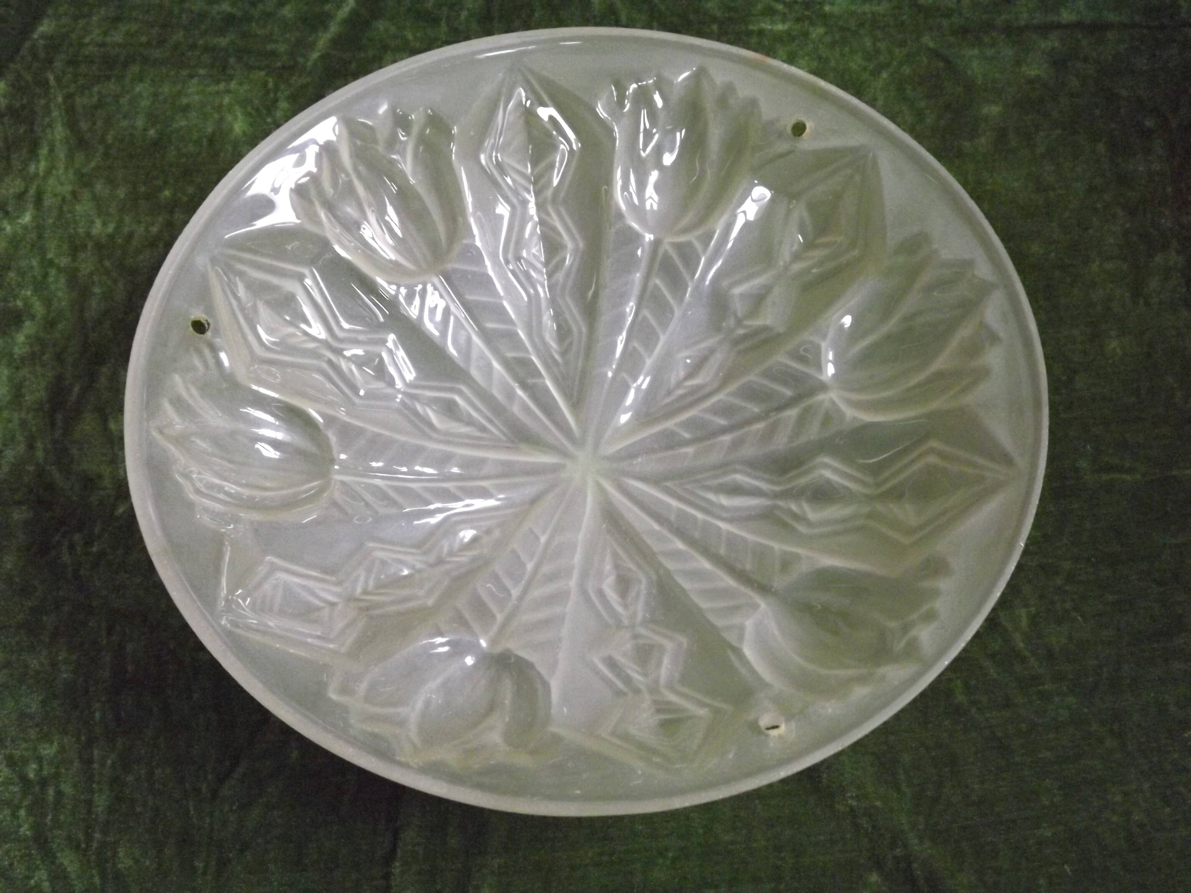 French Art Deco White Pâte de Verre Platform with Abstract Tulip Design 5145