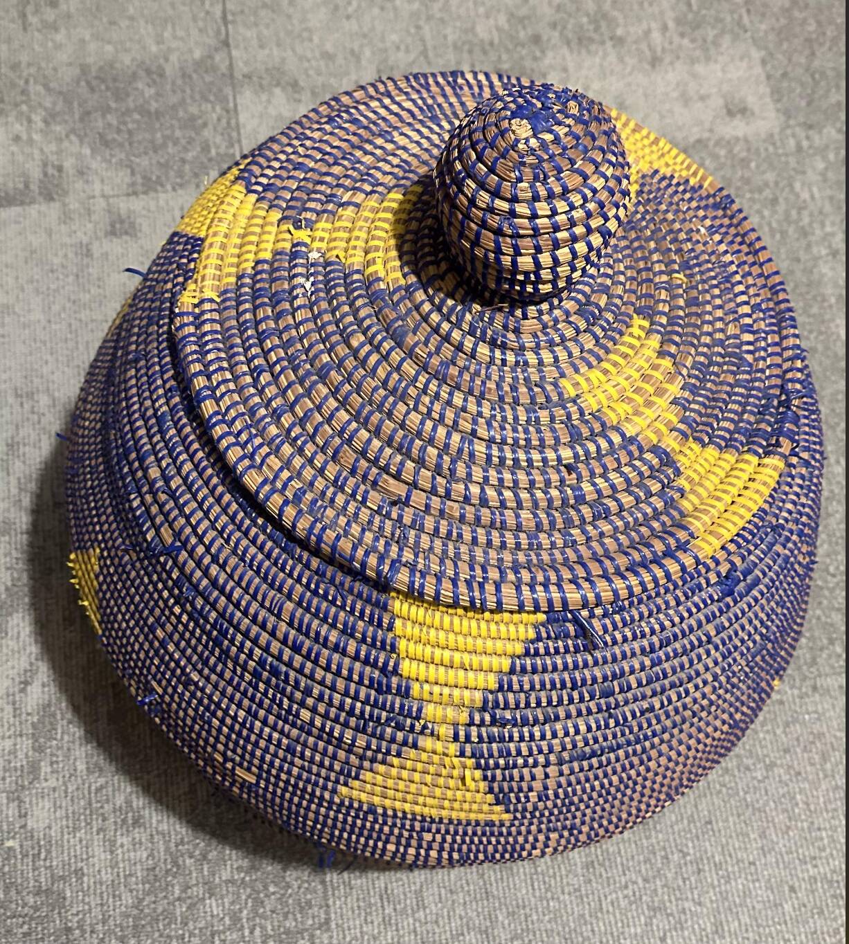Panier de rangement artisanal tressé