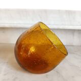 Bol ou verre penché ambré signé Biot