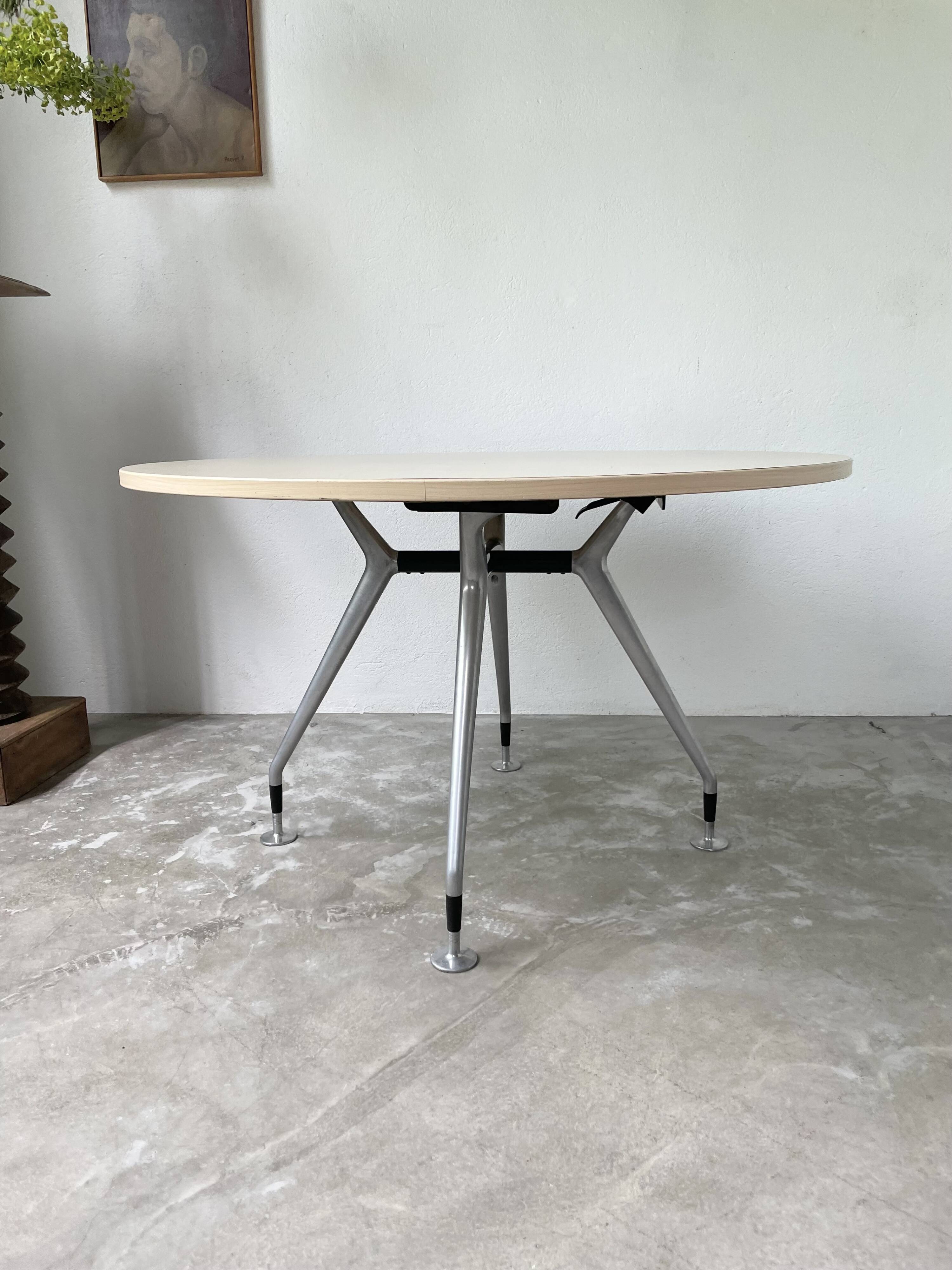 Tecno Nomos Round Table Brushed Metal