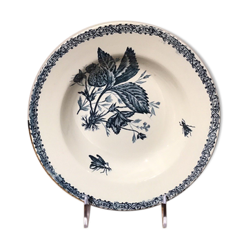 Hollow plate decor insects and strawberries, Manufacture Choisy the King, Iron Land, H Boulenger - Co.