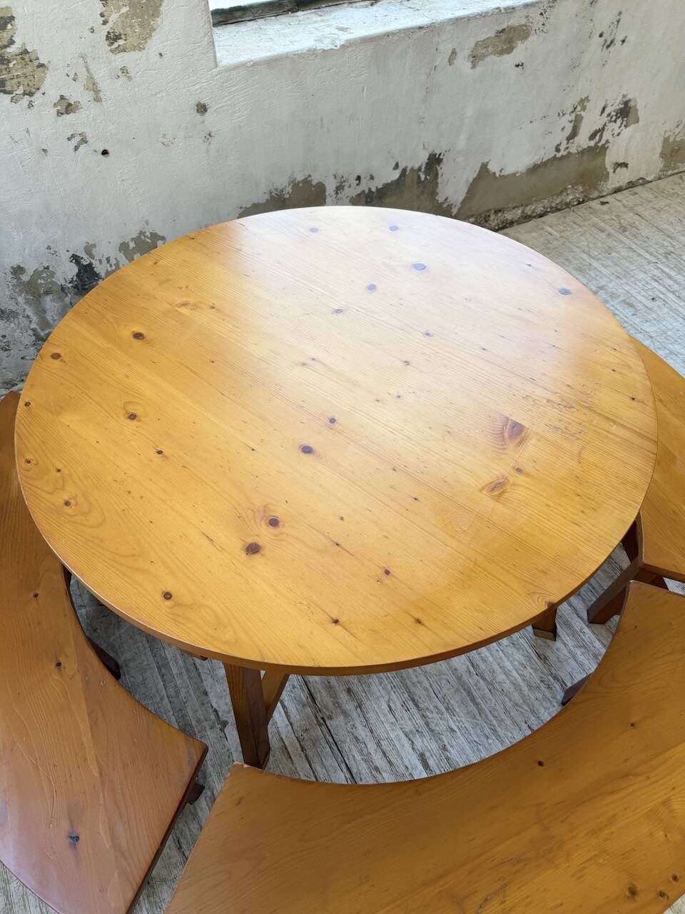 Set of round table and 4 rounded benches, 1950