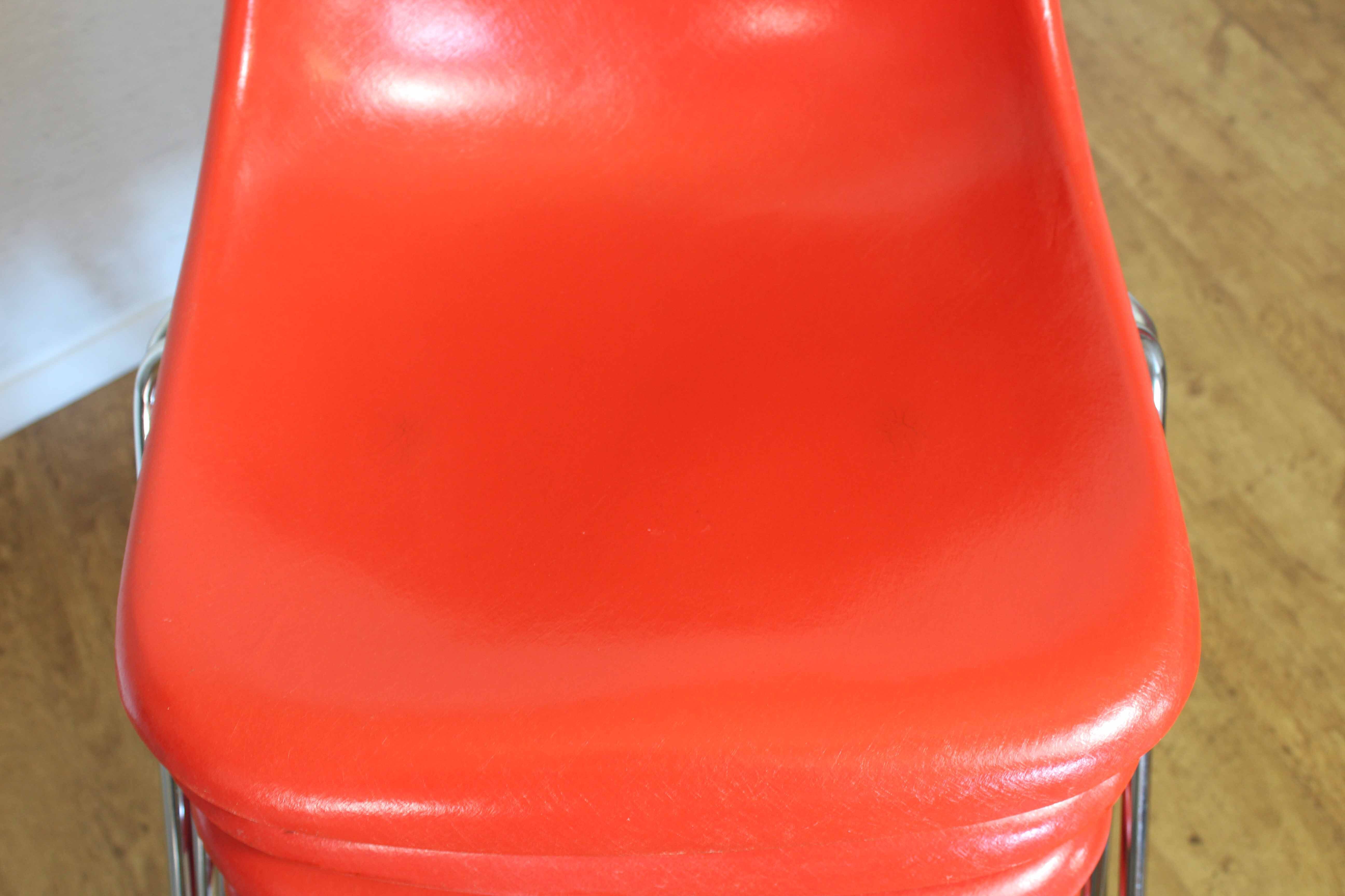 Set of 6 stella fiberglass chairs