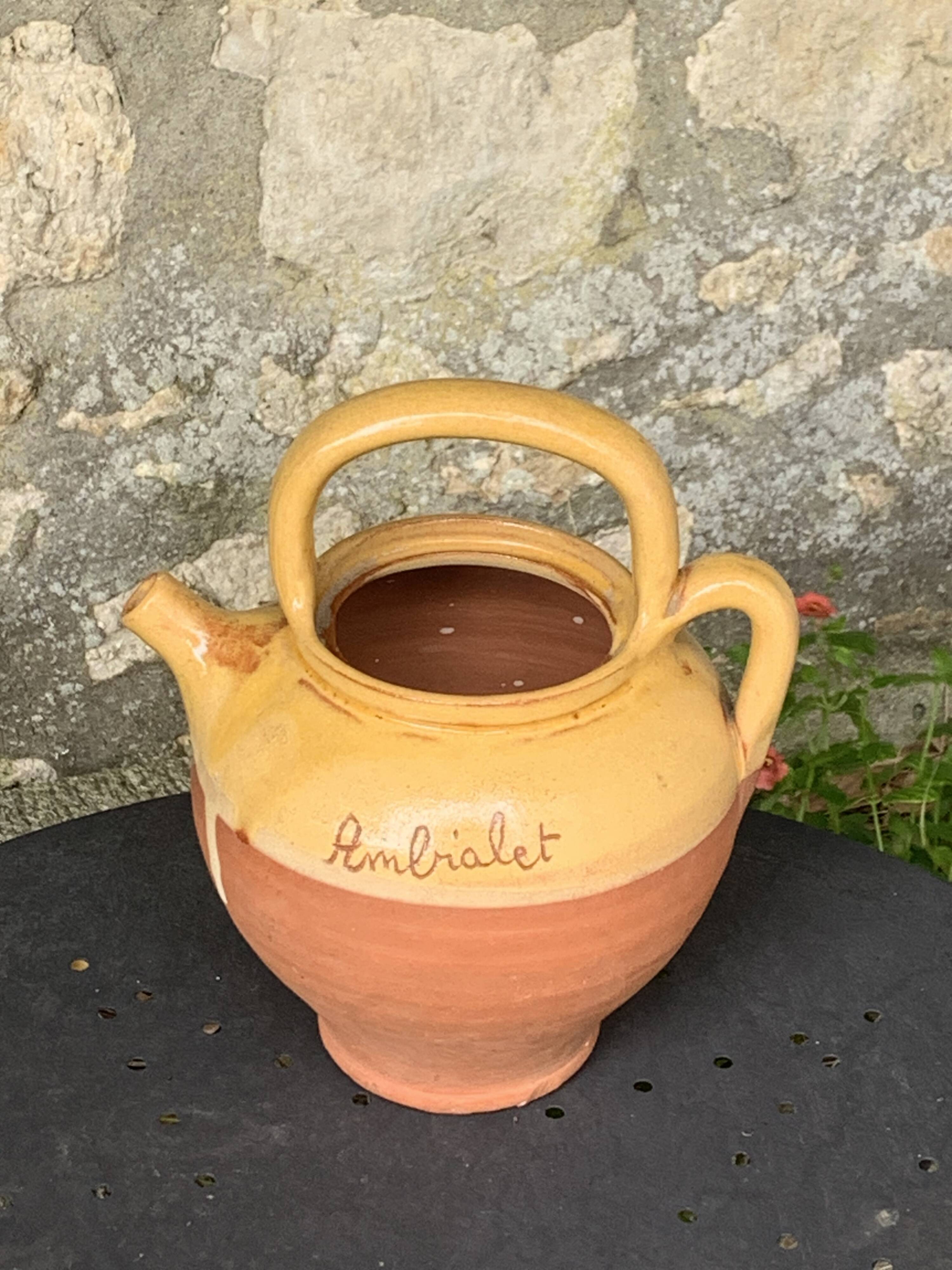 Gargoulette, cruche provençale en poterie artisanale et émaillée jaune