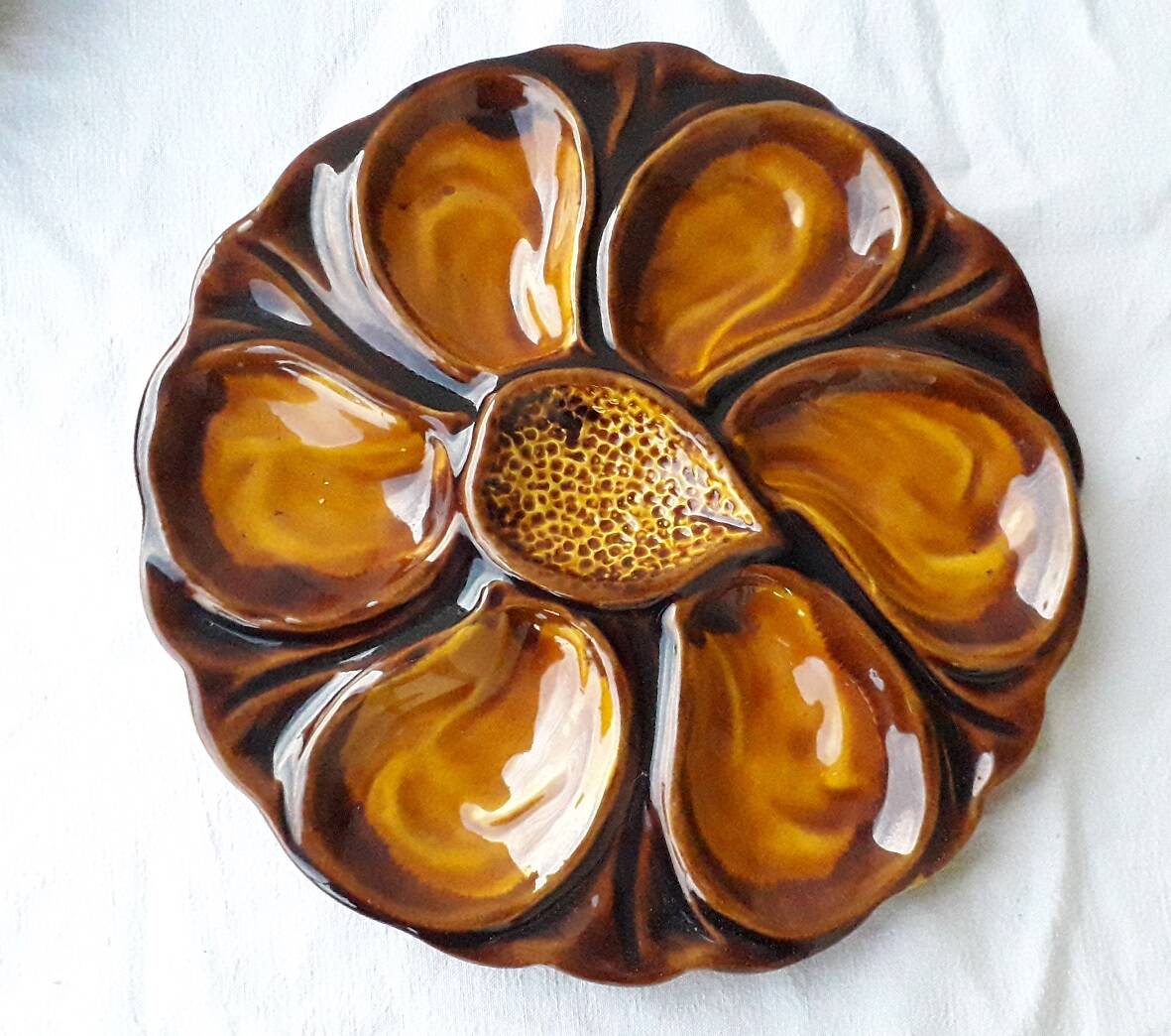 5 oyster plates in slipware