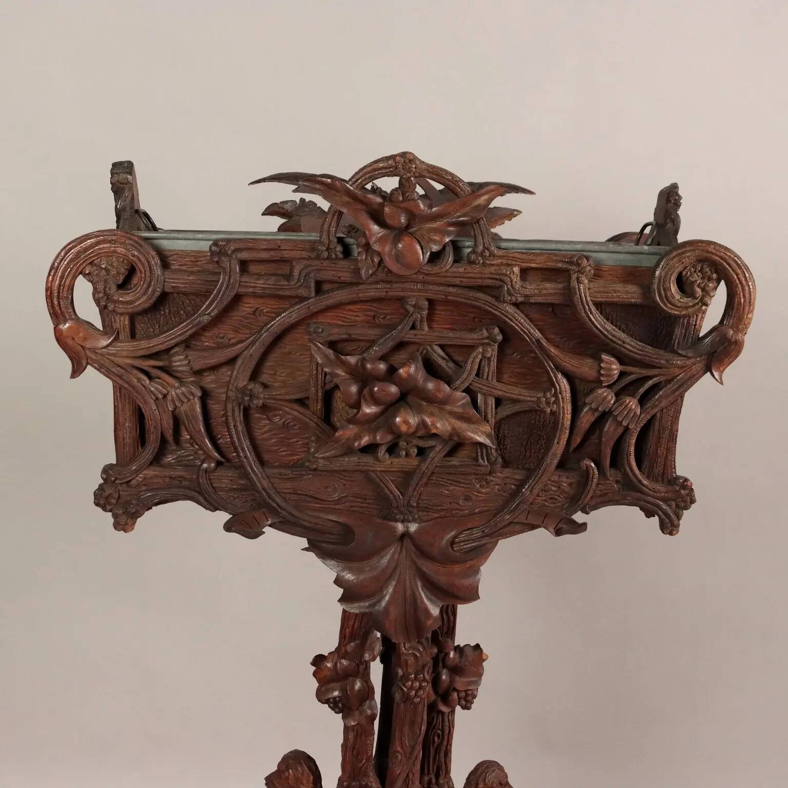 Jardinière ancienne néo-baroque en noyer, Suisse '800