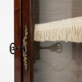 Vitrine d'angle de style Louis XV avec verre bombé, vers 1950