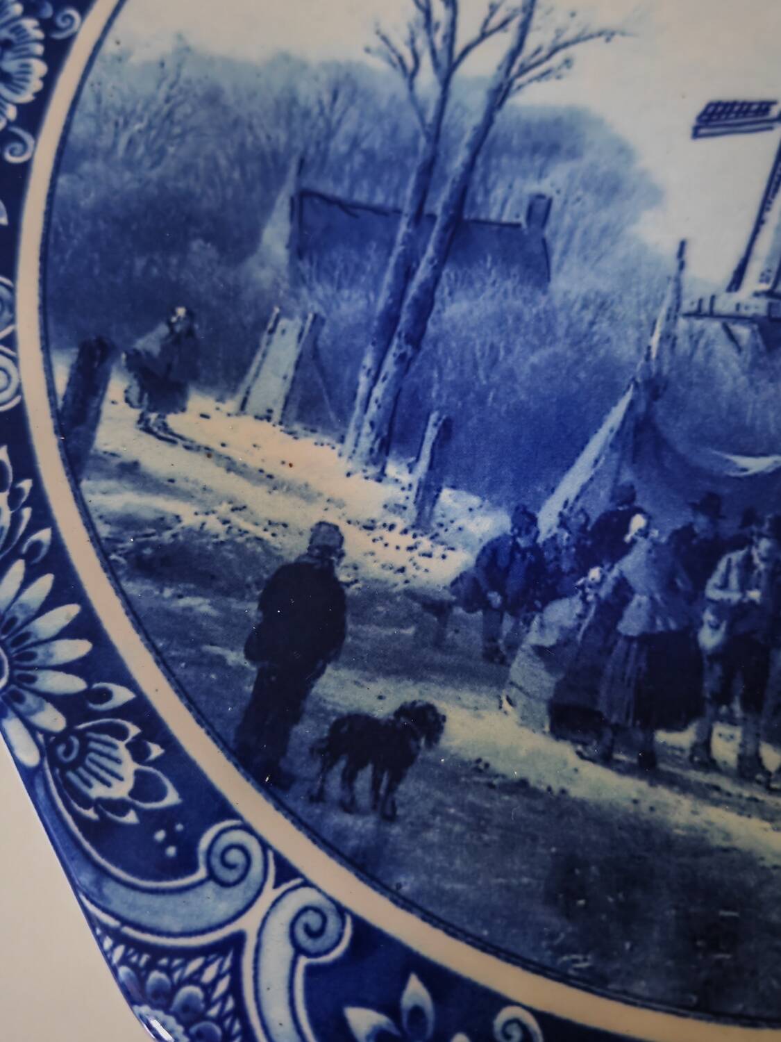 Plate Delft mill in winter