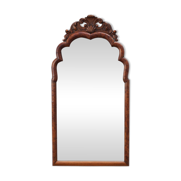 Miroir en placage de racine à bords festonnés de style Louis XV, France, fin du XIXe siècle.