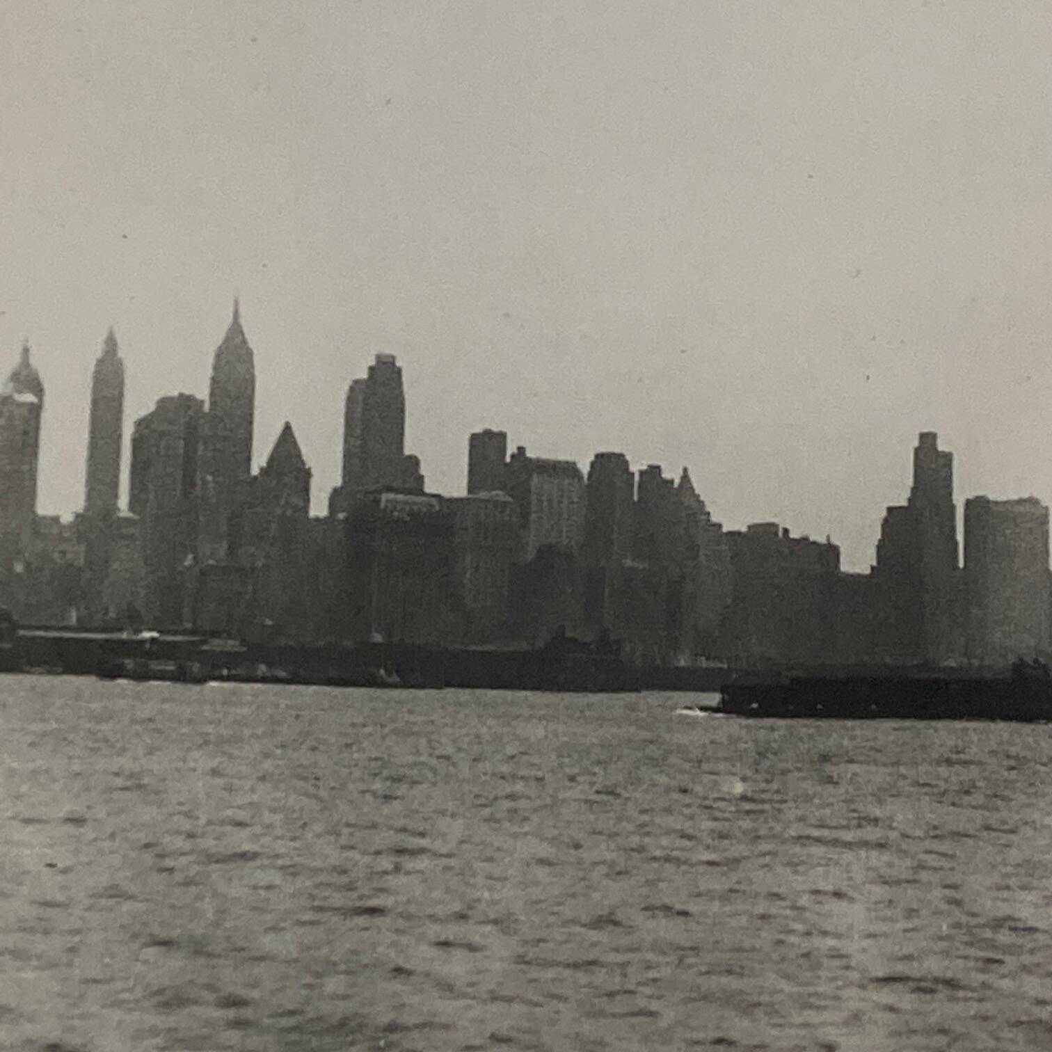 Vintage photo of New York in the 1950s, 6/6 format