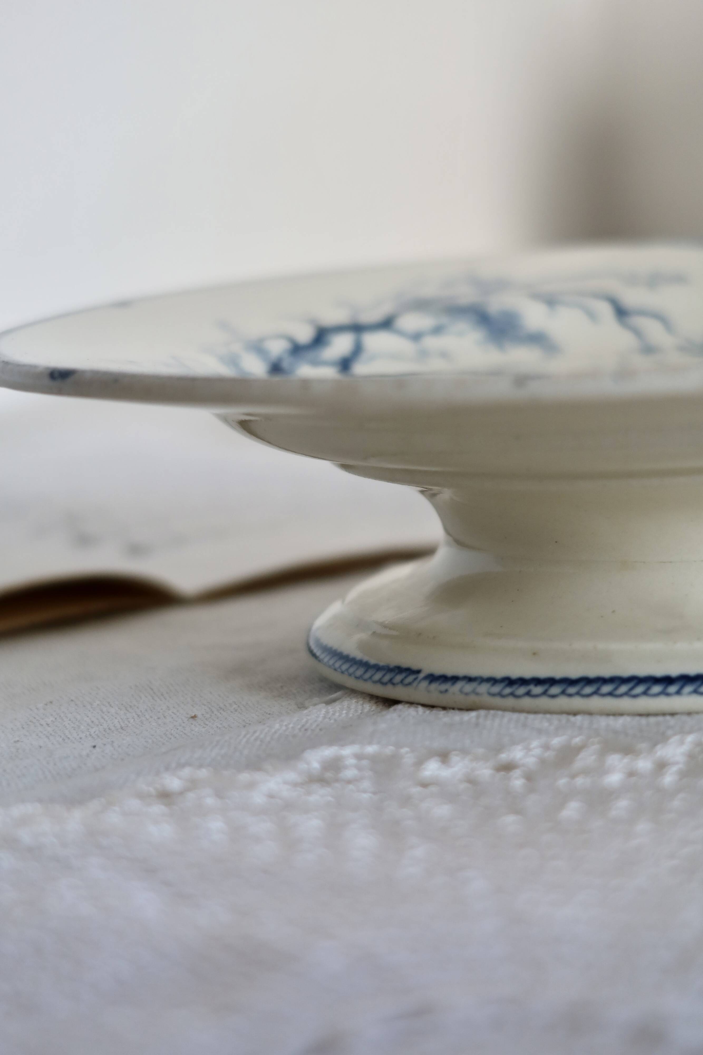 Table service 63 pieces Gien earthenware 19th century Marines model