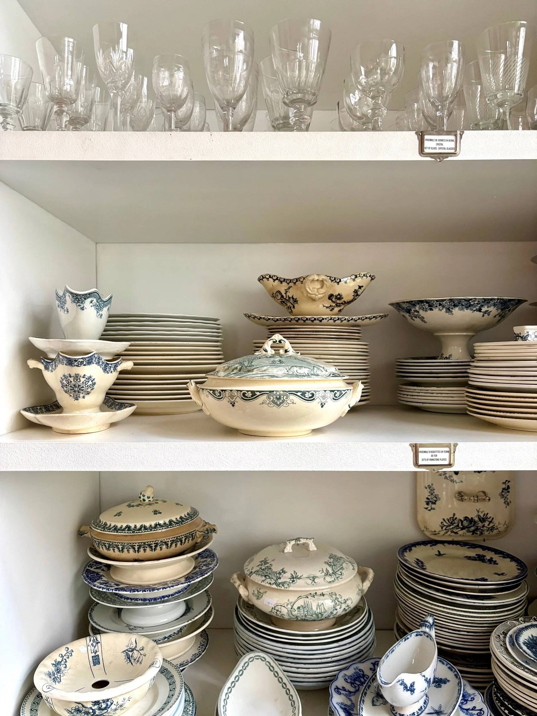 Petite soupière Salins en terre de fer, service "Delft"