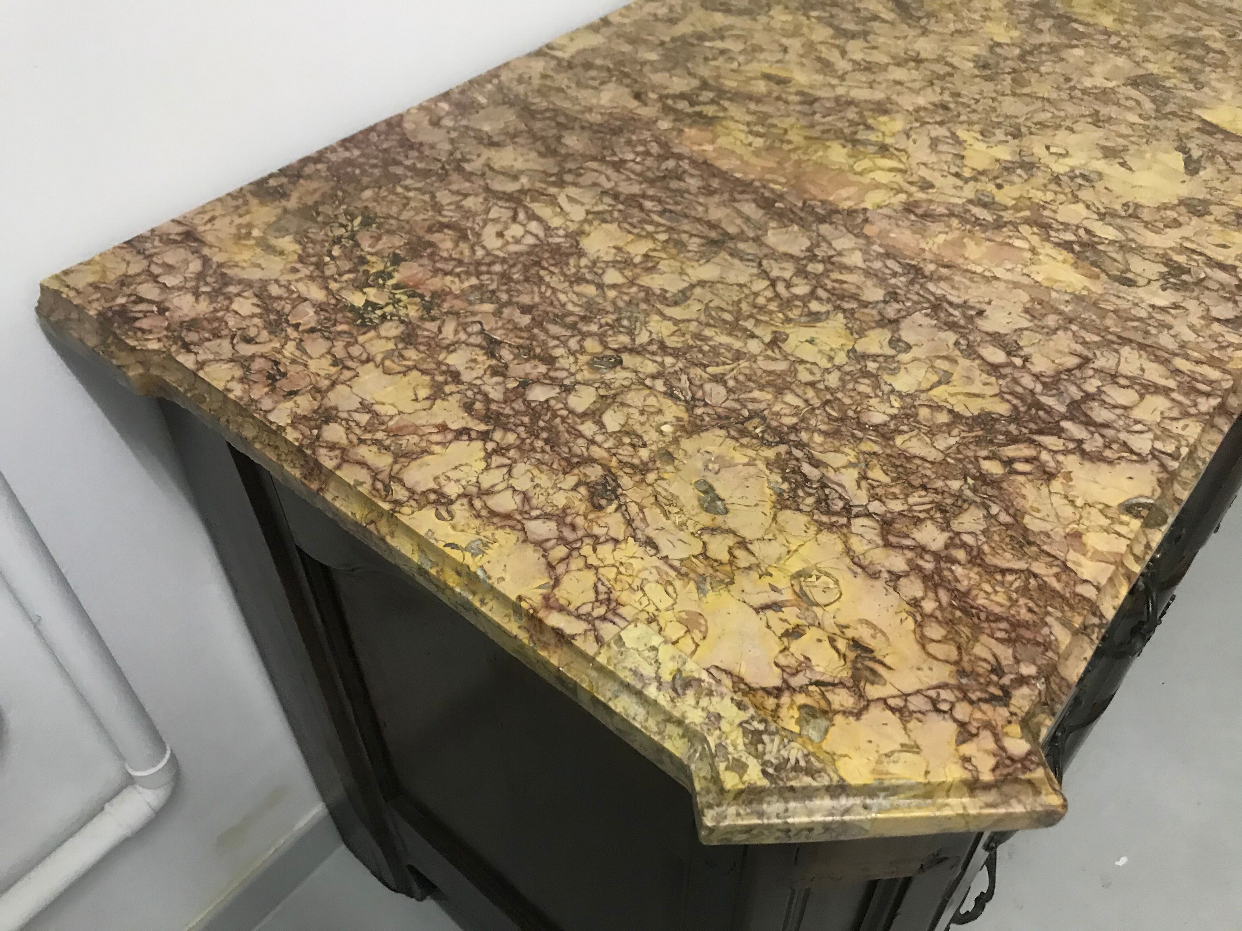 Dresser period Louis XIV walnut