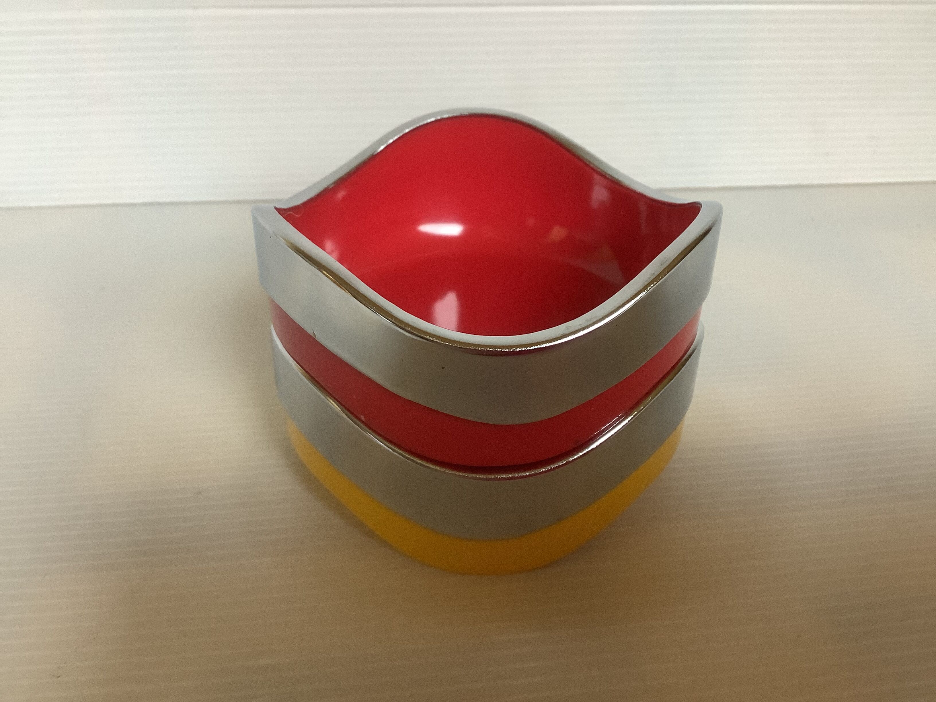 Pair of ashtrays Yax patent Japan