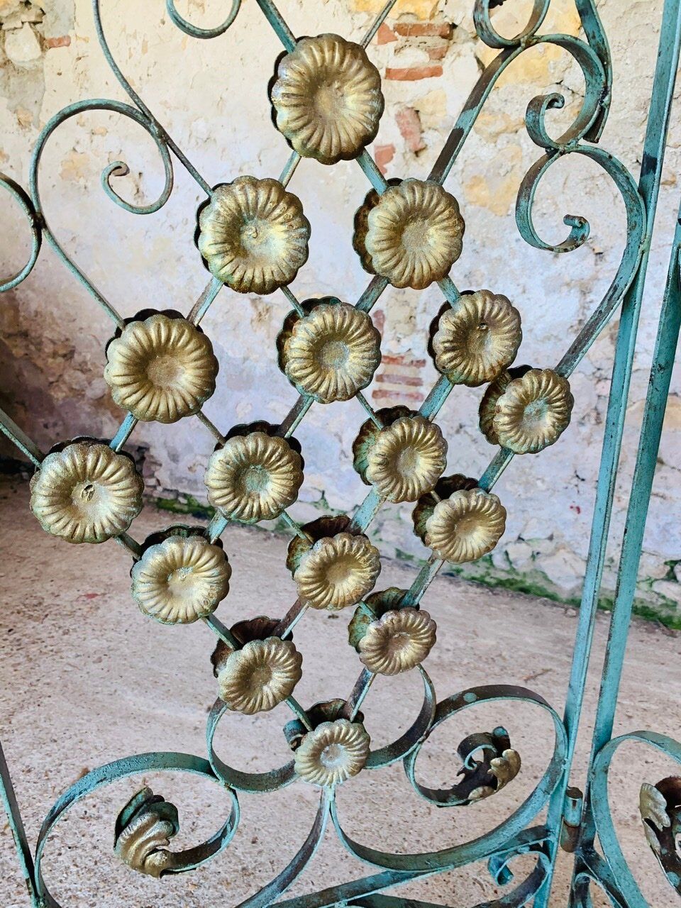 Screen, Art Deco wrought iron with floral decorations circa 30's