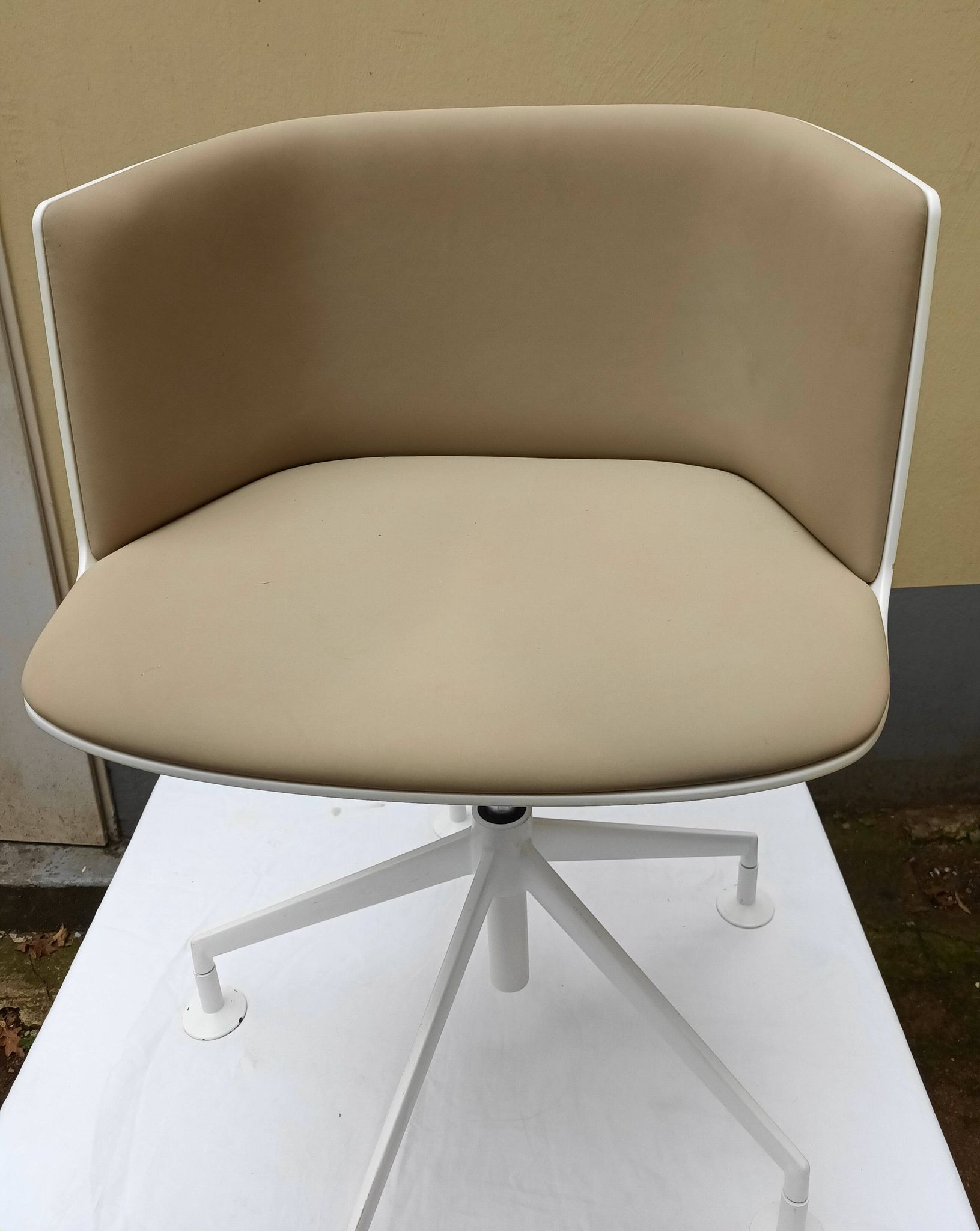 "Cut" office chair by Francesco Rota for Lapalma